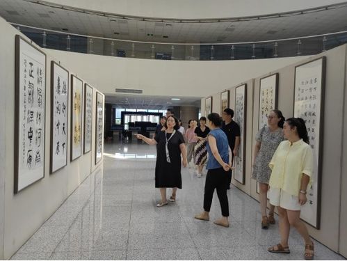 美术学院党委组织教师参观廉洁文化书画作品展